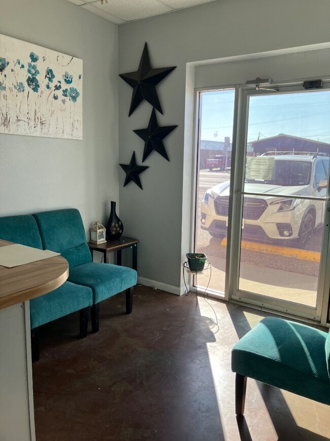 Building Photo - 808 W Dickinson Blvd