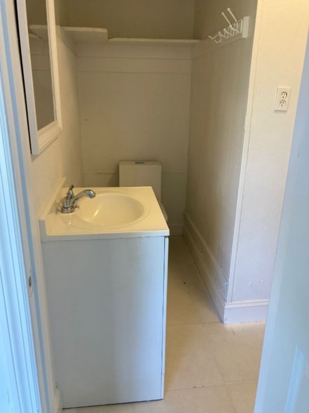 Building Photo - 3840 Seabridge Dr