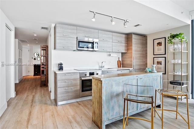 Building Photo - 650 NE 32nd St