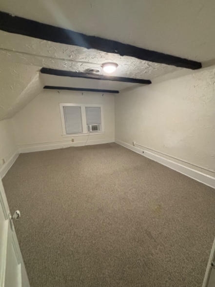 Building Photo - 219 Green St