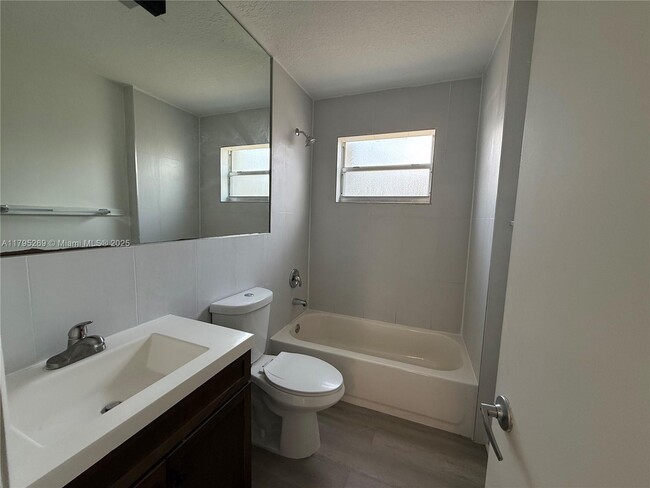 Building Photo - 1807 NW 33rd St