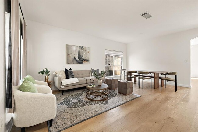 Building Photo - 3817 Tailfeather Dr