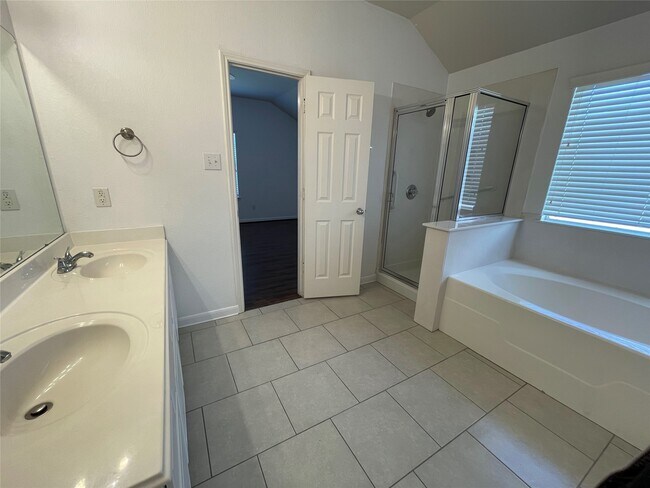 Building Photo - 2210 Tremont Trail Ln