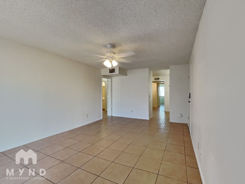 Building Photo - 2828 E Tierra Buena Ln