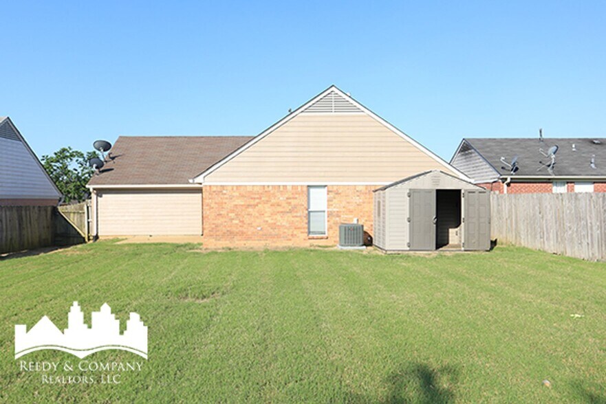 Building Photo - 6318 Magnolia Lakes Dr