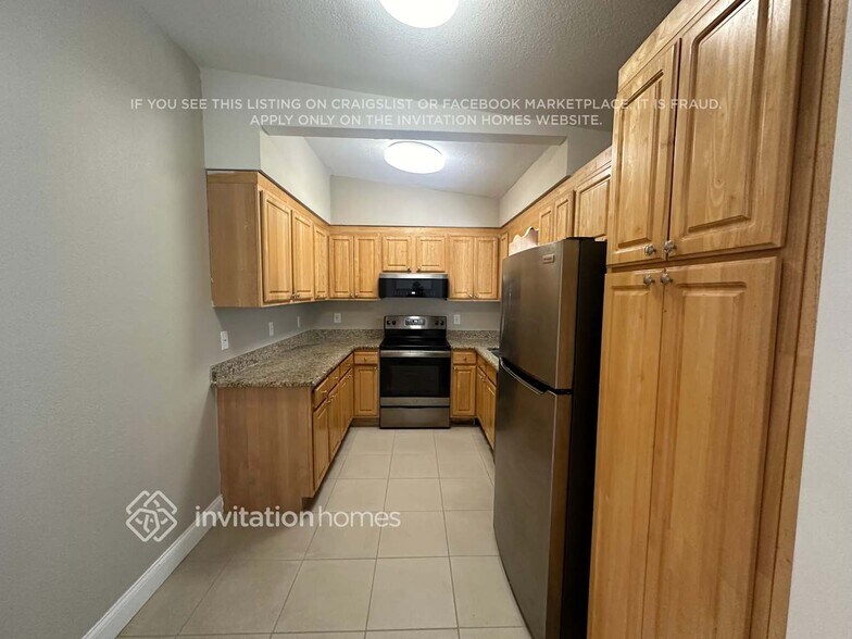 Building Photo - 3621 Sutton Dr