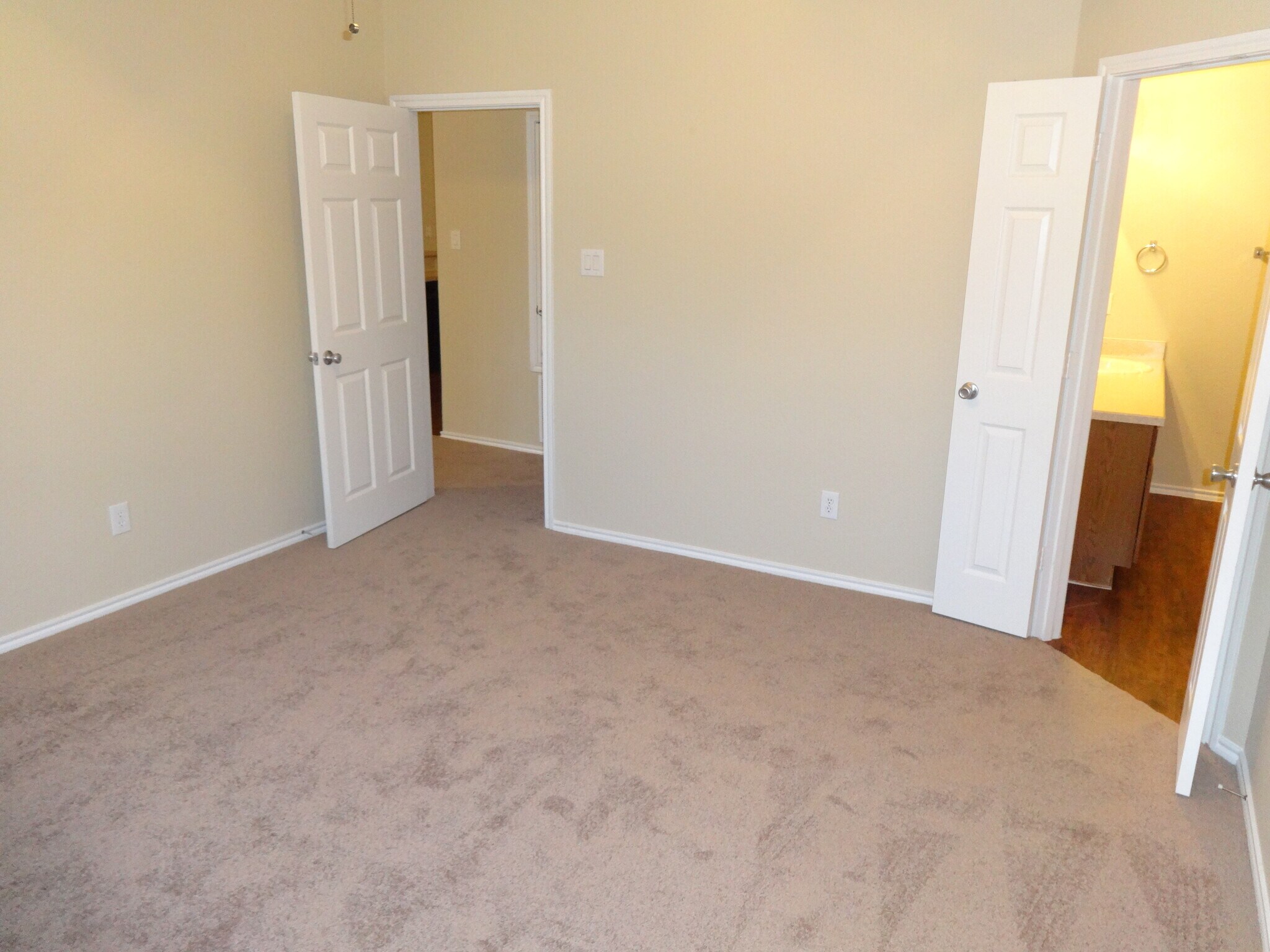 Building Photo - 313 Woodridge Dr