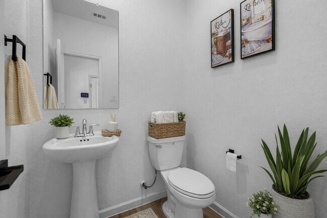 Building Photo - 2331 Peach Oak Xing