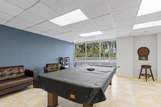 Building Photo - 2841 N Ocean Blvd
