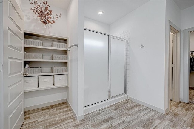 Building Photo - 6911 Amber Clf Ln