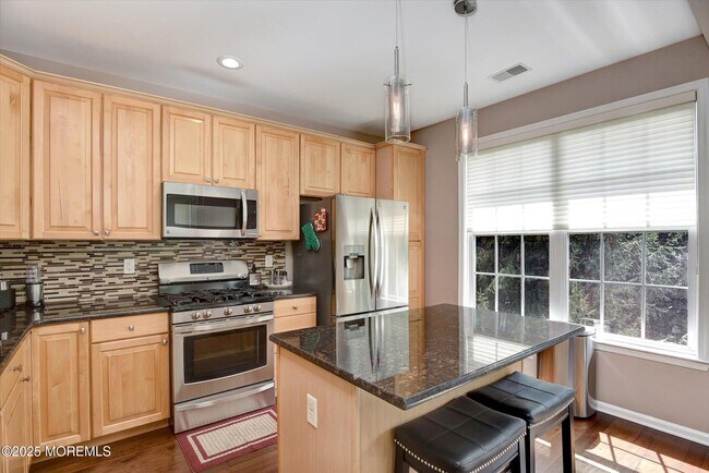 Building Photo - 594 St Andrews Pl