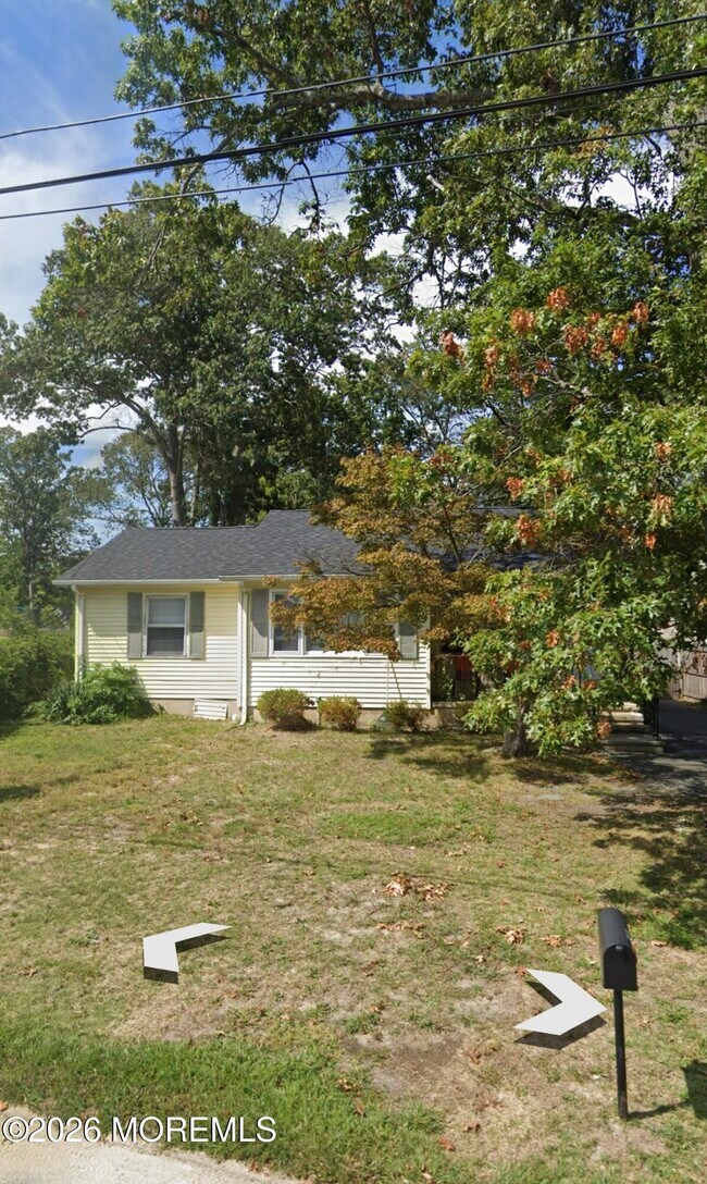 Building Photo - 61 E 5th St