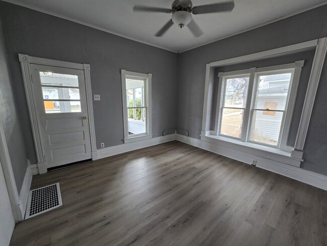 Building Photo - 714 W 1st St