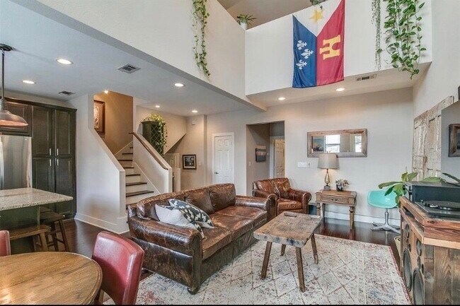 Building Photo - 1703 Patterson St