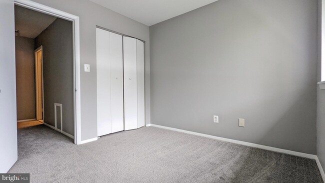 Building Photo - 1703 Fountain Rock Way