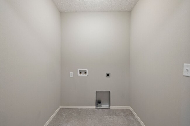 Building Photo - Three bedroom duplex available in Republic!