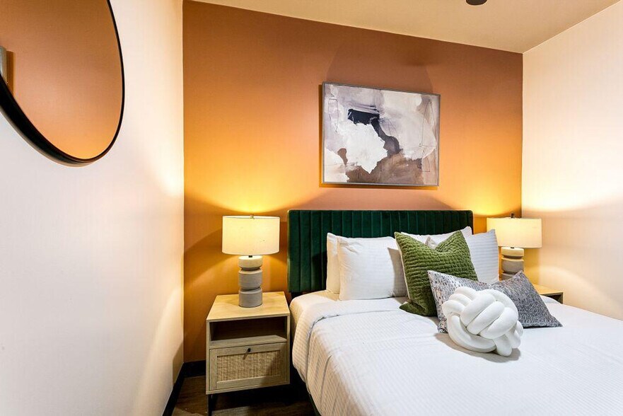 Building Photo - 611 Commerce St