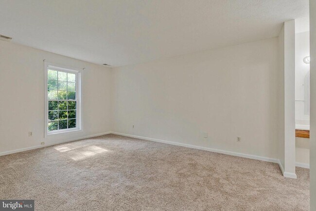 Building Photo - 10070 Oakton Terrace Rd