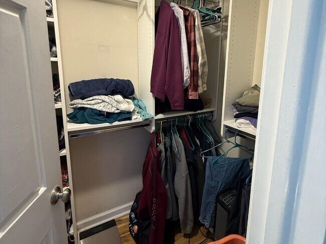 Building Photo - 1733 Ellenwood Dr NE