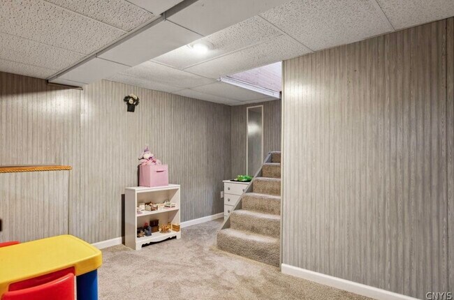 Building Photo - 8253 Honeysuckle Dr