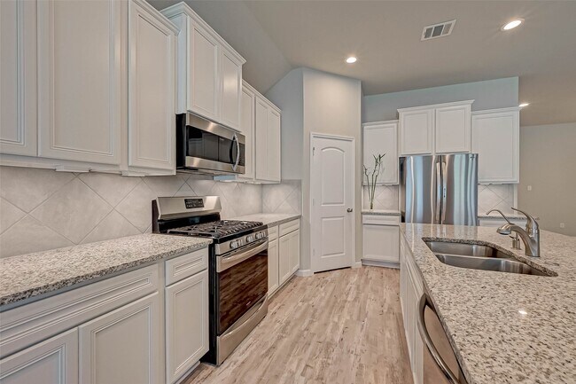 Building Photo - 14111 Lake Lodge Dr
