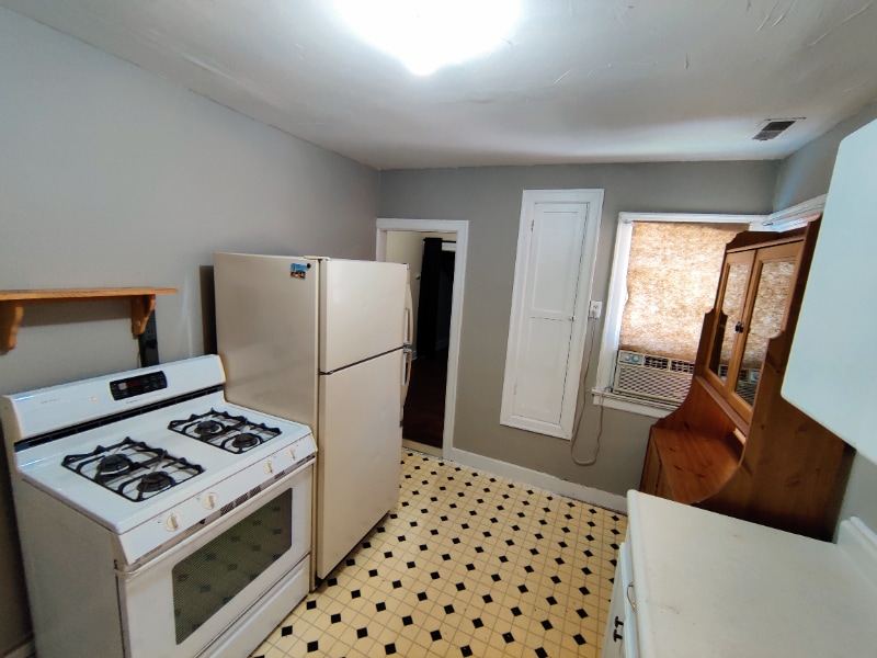 Building Photo - 2347 Madison Ave