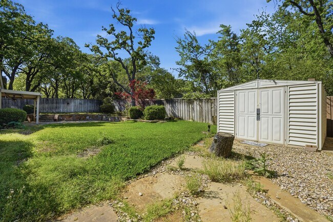 Building Photo - Amazing in Arlington