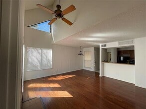 Building Photo - 9811 Walnut St