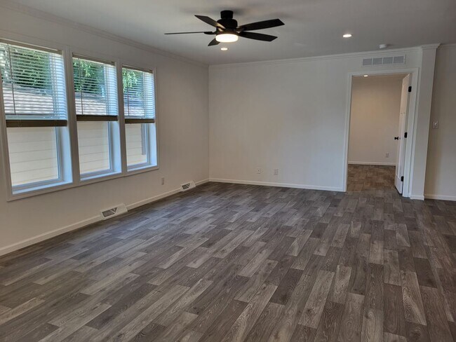 Building Photo - 1116 Lake Terrace Rd