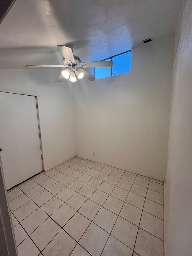 Building Photo - 2555 E Fort Lowell Rd