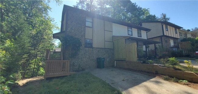 Building Photo - 2571 Park Rd