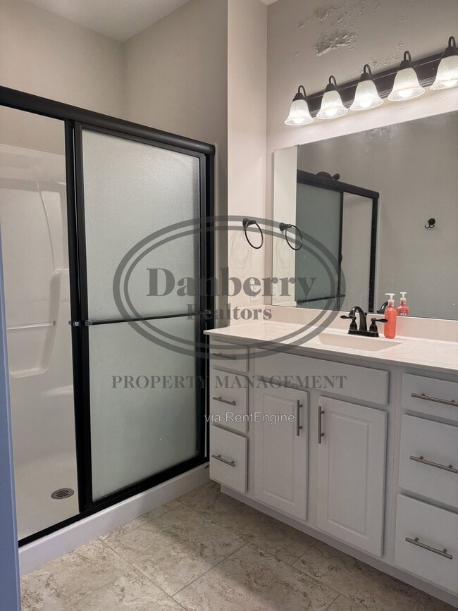 Building Photo - 26741 Woodmont Dr