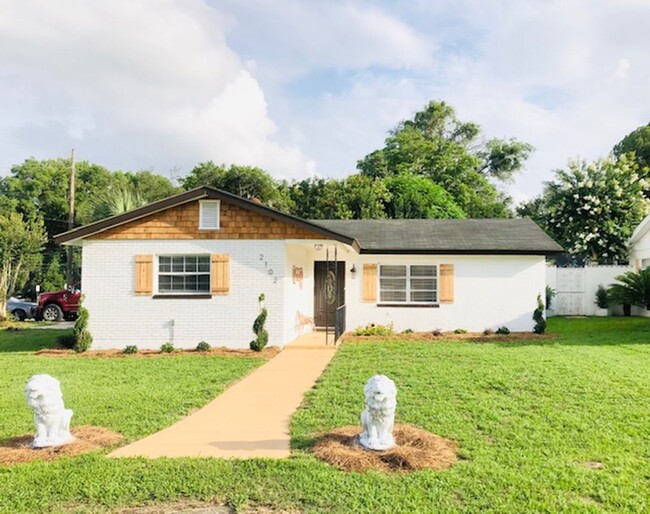 Building Photo - Totally Renovated Single Family Home!