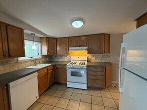 Building Photo - Charming 2-Bedroom Home in Godwin Heights ...