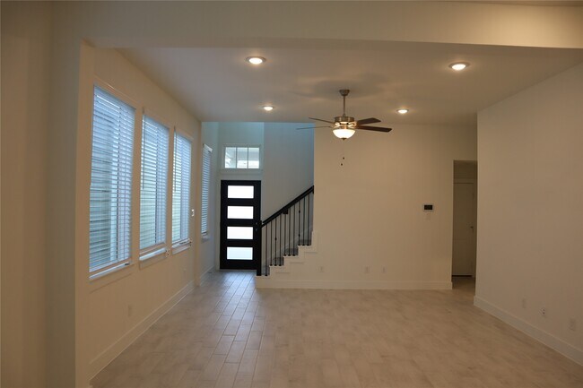 Building Photo - 21114 Garden Palm Dr