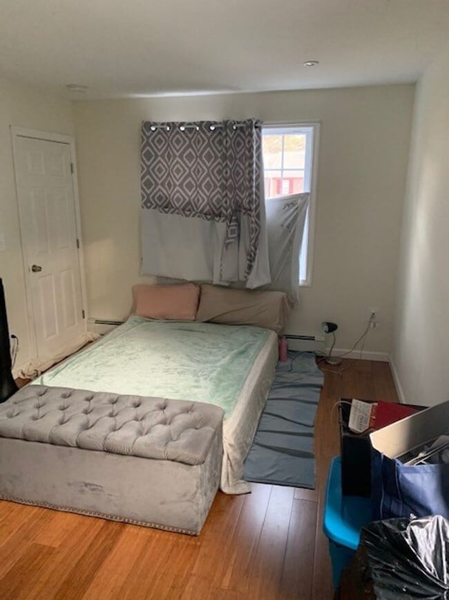 Building Photo - Charming 1 Bedroom, 1 Bath Owner-Occupied ...
