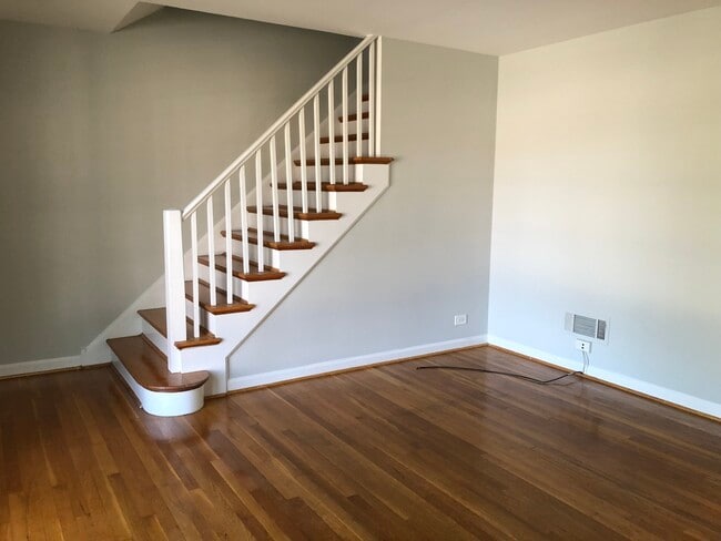 Building Photo - 710 Broadview Ave