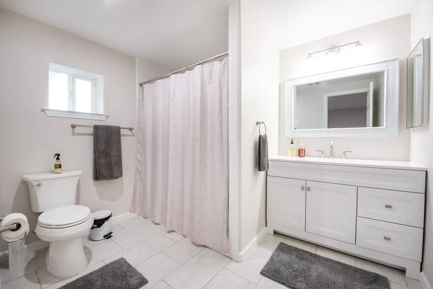 Building Photo - 604 S 8th St