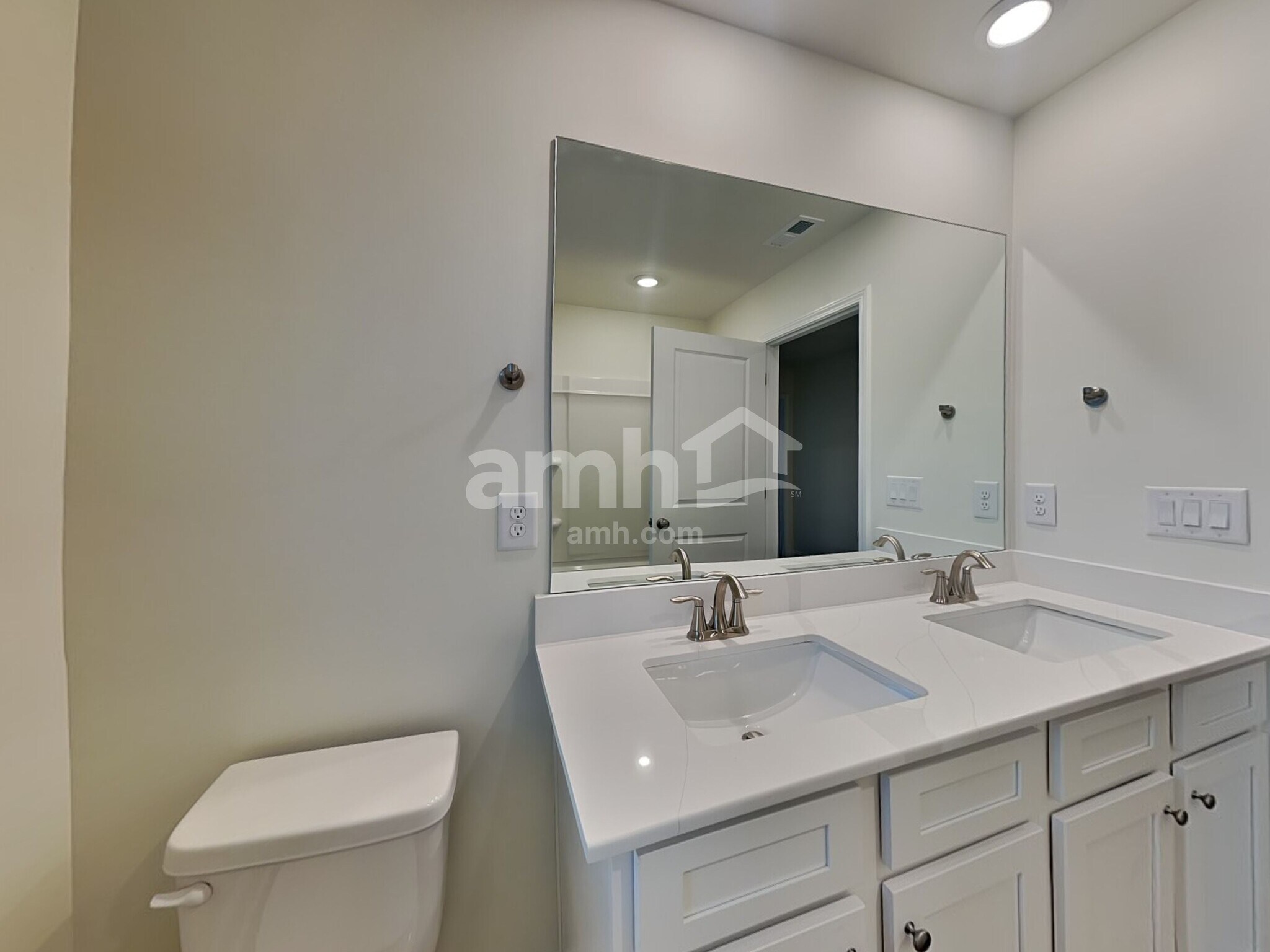 Building Photo - 870 Jubilation St