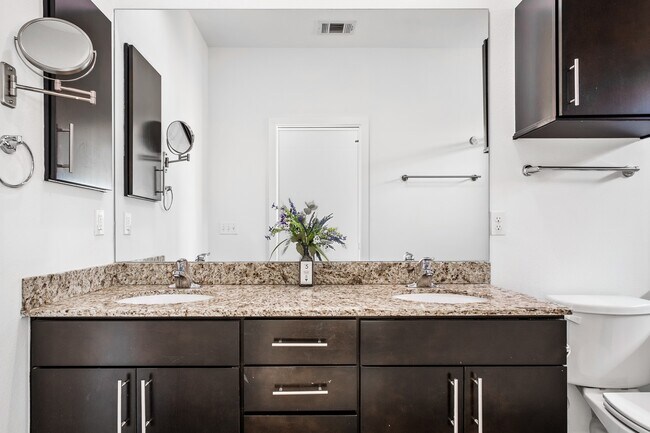 Building Photo - 2936 Commerce St