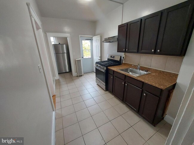 Building Photo - 1630 E 31st St