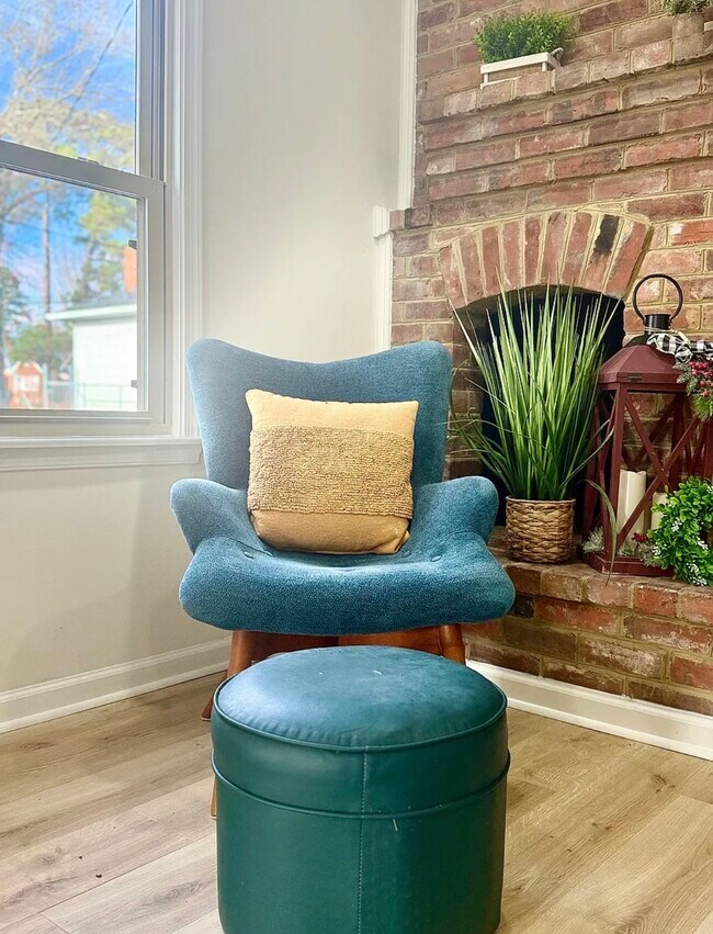 Building Photo - 2705 S Battlefield Blvd