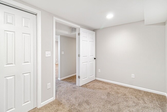 Building Photo - 181 SE State Rte 13