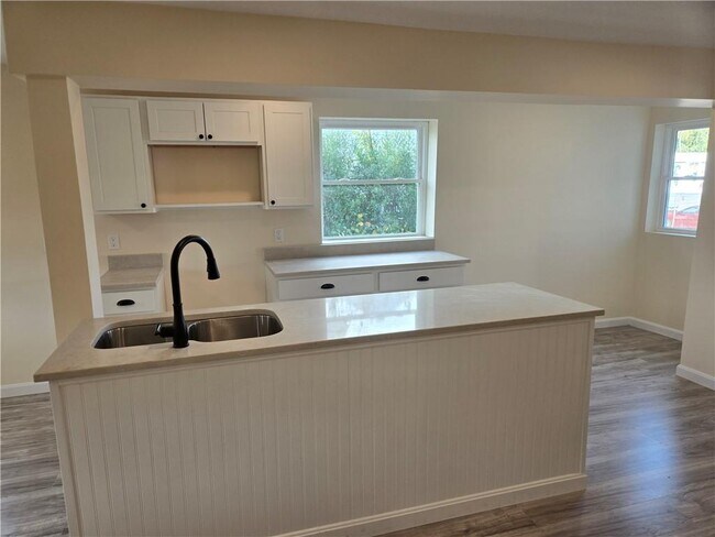 Building Photo - 193 Child St