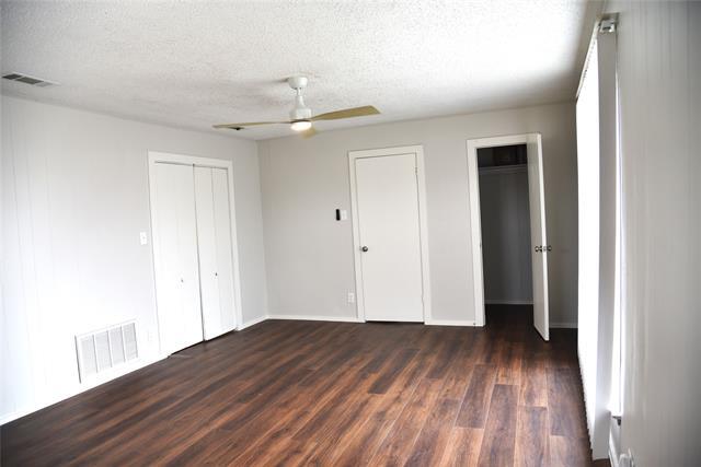 Building Photo - 900 W Chestnut St