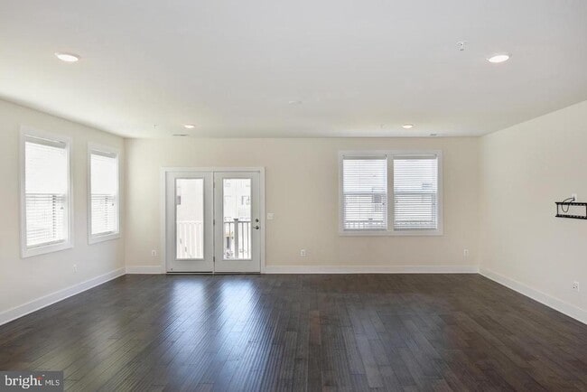 Building Photo - 44858 Tiverton Sq