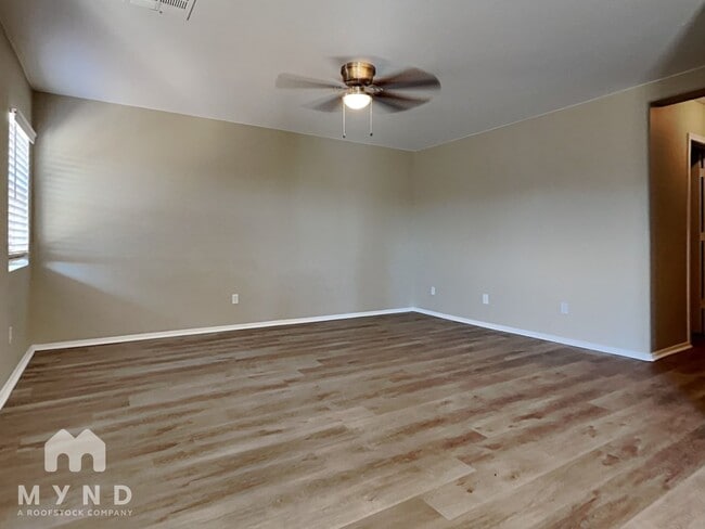 Building Photo - 1426 S 222nd Ln