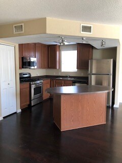 Building Photo - 114 Trestle Tree