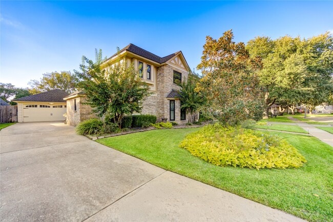 Building Photo - 22526 Cove Hollow Dr