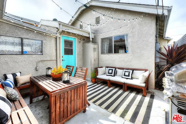 Building Photo - 3844 Goldwyn Terrace